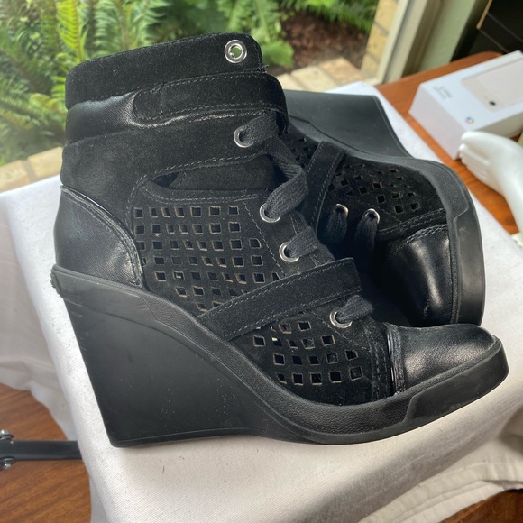 Women's Michael Kors Ankle Boots Size 5.5 Wedge - Picture 5 of 5